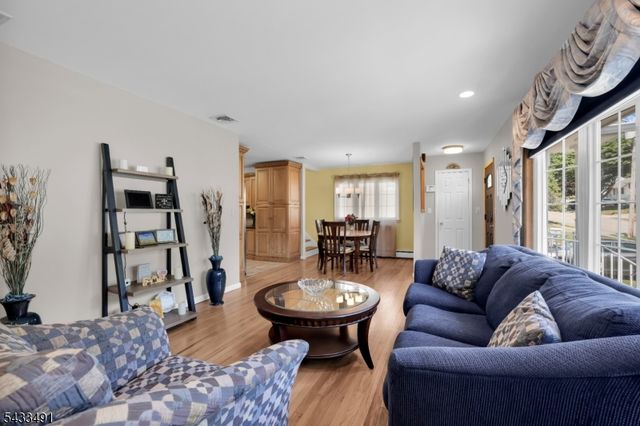 35 Old Orchard Ct, Cedar Grove Twp., NJ 07009