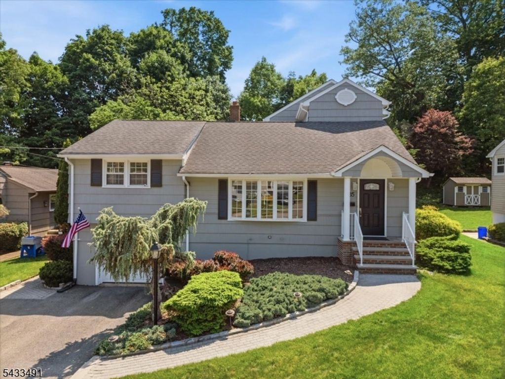 35 Old Orchard Ct, Cedar Grove Twp., NJ 07009