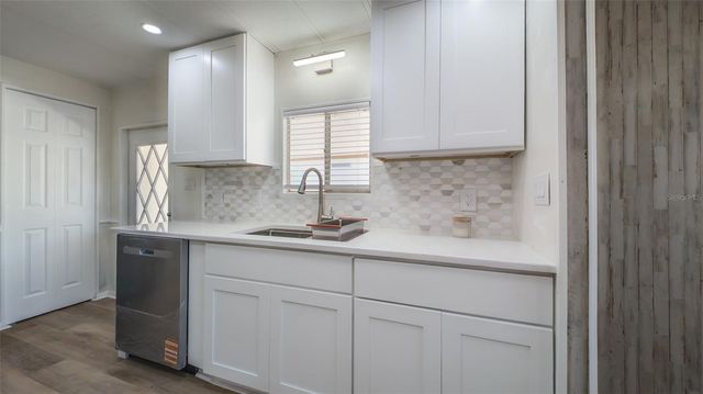 229 DIXIE, Tarpon Springs, FL 34689