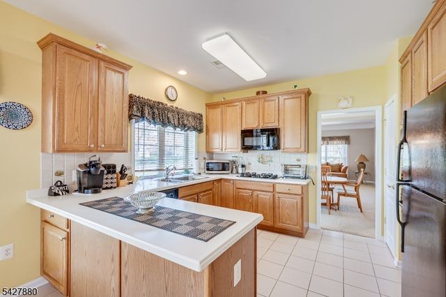 281 Longwood Ln, Franklin Twp., NJ 08873