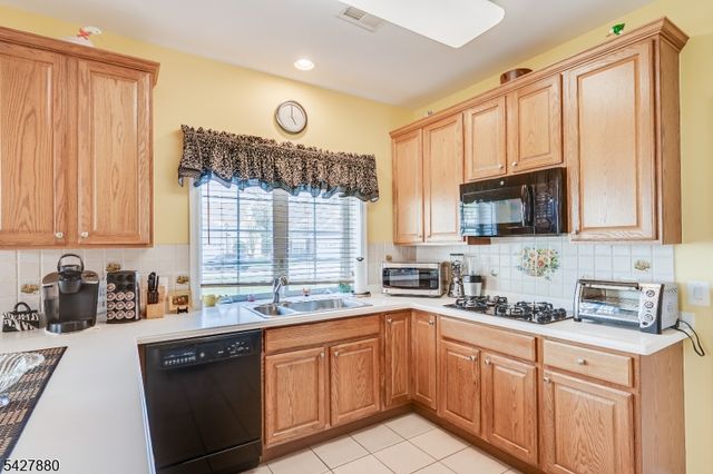 281 Longwood Ln, Franklin Twp., NJ 08873