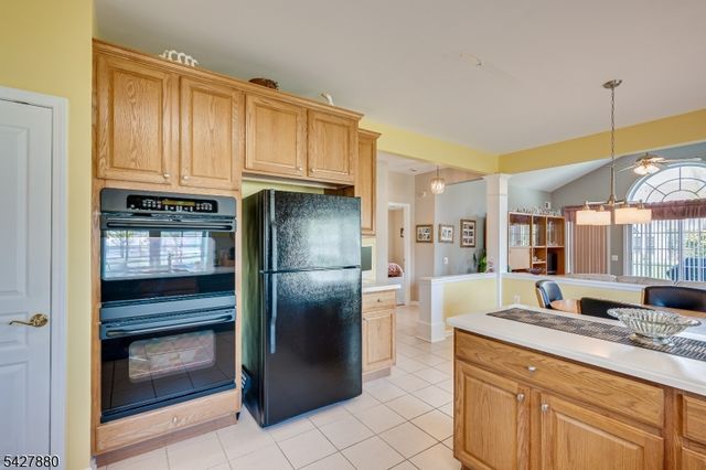 281 Longwood Ln, Franklin Twp., NJ 08873