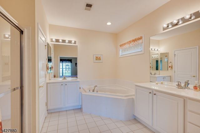 281 Longwood Ln, Franklin Twp., NJ 08873