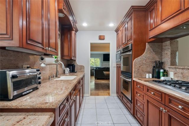 6500 Petit, Lake Balboa, CA 91406