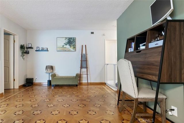 6500 Petit, Lake Balboa, CA 91406