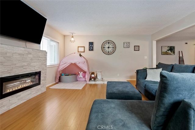 6500 Petit, Lake Balboa, CA 91406