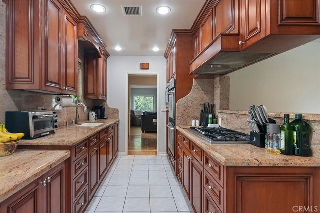 6500 Petit, Lake Balboa, CA 91406