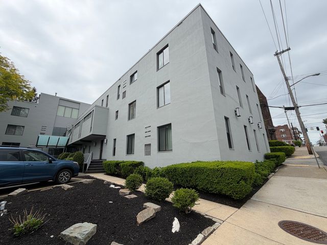 5708 Walnut St G1, Shadyside, PA 15232
