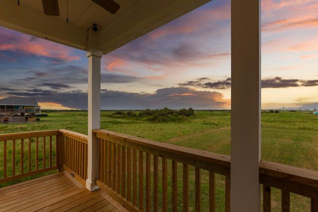 18103 Shaman Drive, Galveston, TX 77554