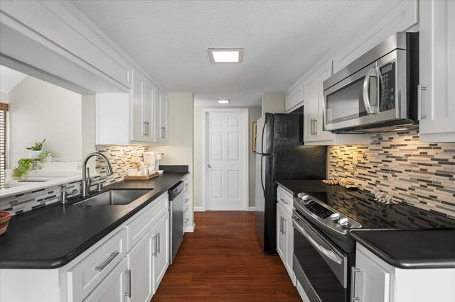 8170 Westwood Drive 15, Gilroy, CA 95020