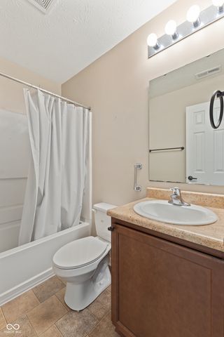 3463 Enclave Lane, Greenwood, IN 46143