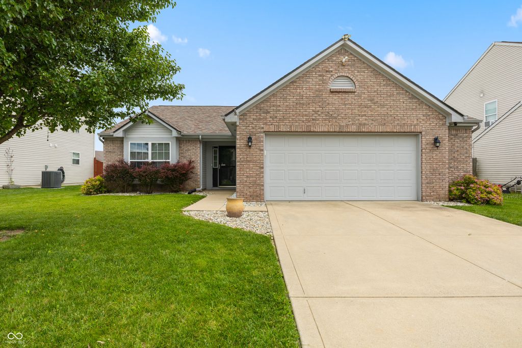 3463 Enclave Lane, Greenwood, IN 46143
