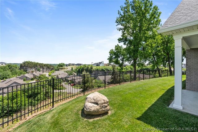 2028 Villa View Court, Jeffersonville, IN 47130