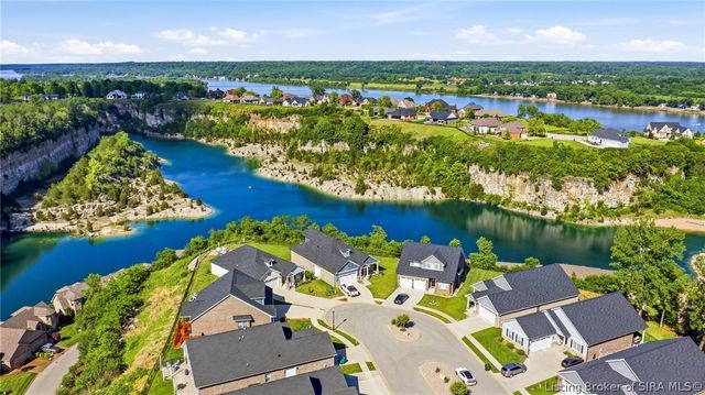 2028 Villa View Court, Jeffersonville, IN 47130