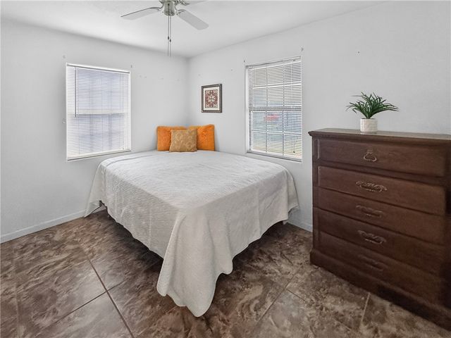 503 W Dix Ave, San Diego, TX 78384