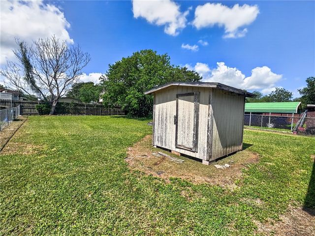 503 W Dix Ave, San Diego, TX 78384