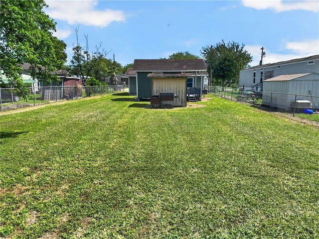 503 W Dix Ave, San Diego, TX 78384