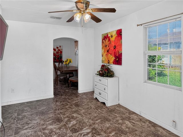 503 W Dix Ave, San Diego, TX 78384