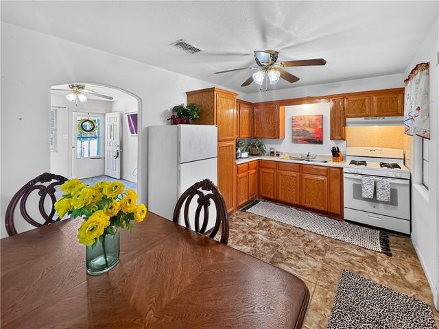 503 W Dix Ave, San Diego, TX 78384