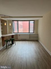 1111 Arlington Blvd Apt 801, Arlington, VA 22209