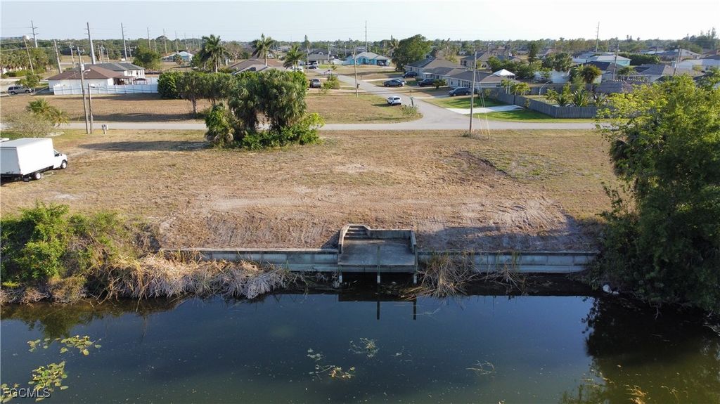 2317 NE 25th TER, Cape Coral, FL 33909