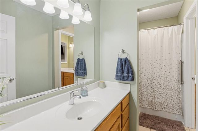 210 SE Circleview Drive, Lee's Summit, MO 64063