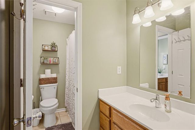 210 SE Circleview Drive, Lee's Summit, MO 64063