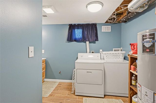 210 SE Circleview Drive, Lee's Summit, MO 64063