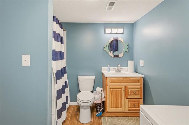 210 SE Circleview Drive, Lee's Summit, MO 64063
