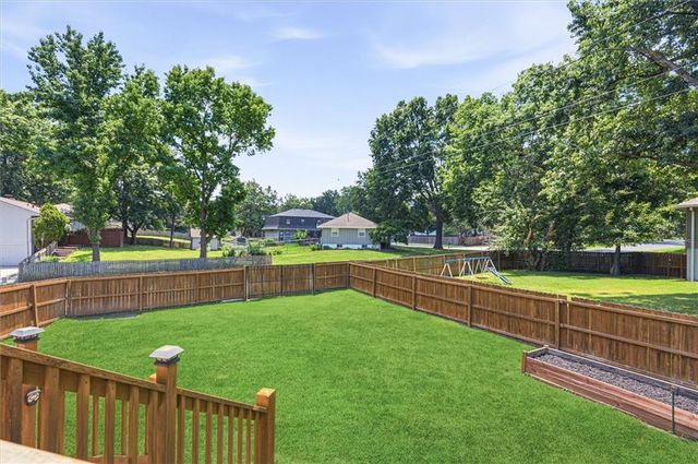 210 SE Circleview Drive, Lee's Summit, MO 64063