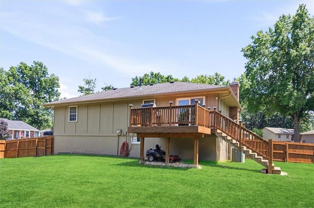 210 SE Circleview Drive, Lee's Summit, MO 64063