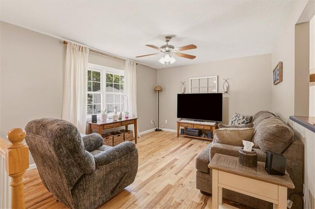 210 SE Circleview Drive, Lee's Summit, MO 64063