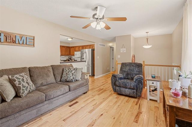 210 SE Circleview Drive, Lee's Summit, MO 64063
