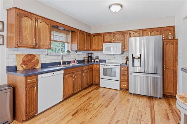 210 SE Circleview Drive, Lee's Summit, MO 64063