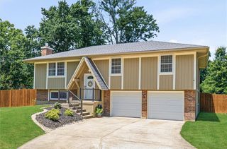 210 SE Circleview Drive, Lee's Summit, MO 64063