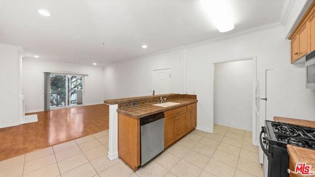 2335 BENTLEY Avenue 201, Los Angeles, CA 90064