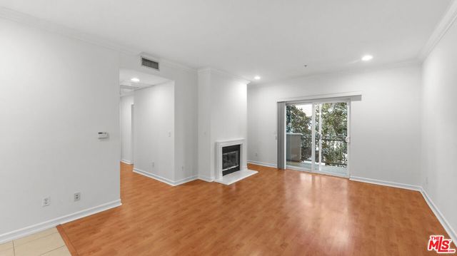 2335 BENTLEY Avenue 201, Los Angeles, CA 90064