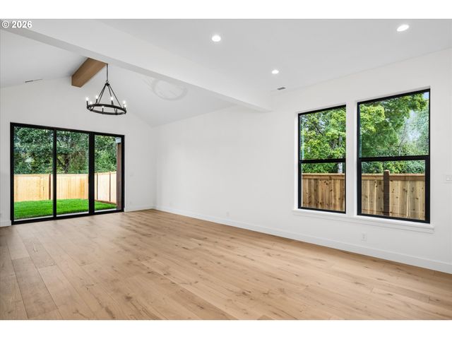89 CHURCHVIEW Dr, Eugene, OR 97408