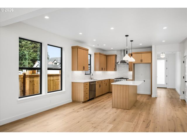 89 CHURCHVIEW Dr, Eugene, OR 97408
