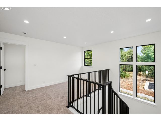 89 CHURCHVIEW Dr, Eugene, OR 97408