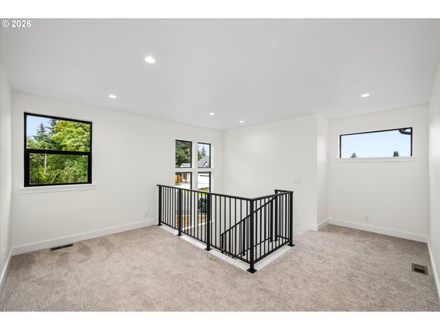 89 CHURCHVIEW Dr, Eugene, OR 97408