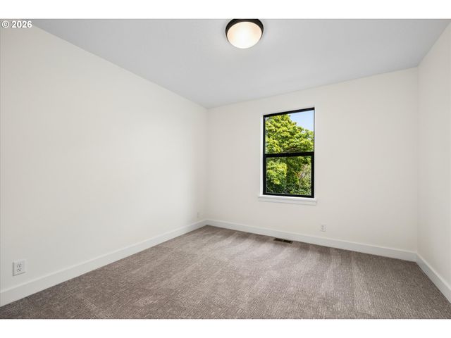 89 CHURCHVIEW Dr, Eugene, OR 97408