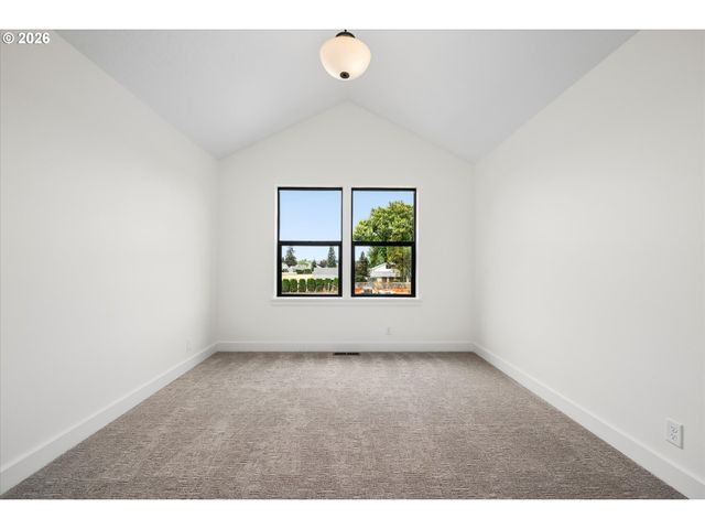 89 CHURCHVIEW Dr, Eugene, OR 97408