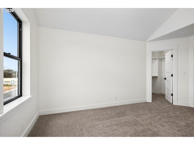 89 CHURCHVIEW Dr, Eugene, OR 97408
