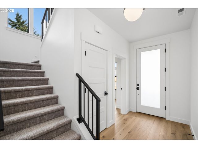 89 CHURCHVIEW Dr, Eugene, OR 97408