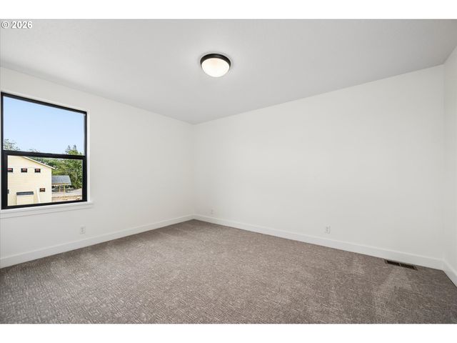 89 CHURCHVIEW Dr, Eugene, OR 97408