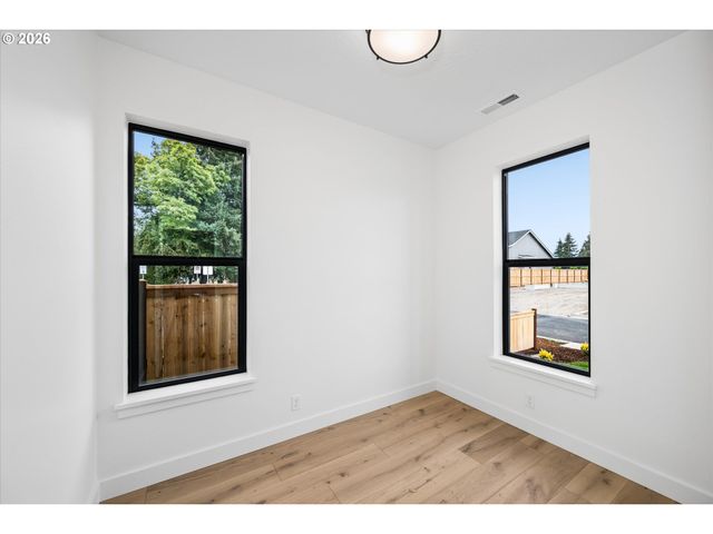 89 CHURCHVIEW Dr, Eugene, OR 97408