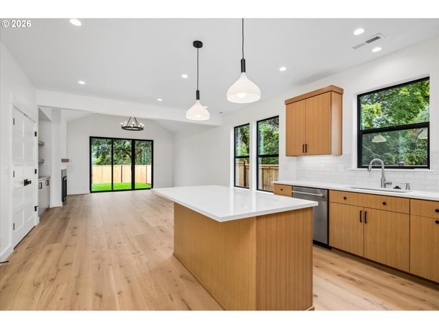 89 CHURCHVIEW Dr, Eugene, OR 97408