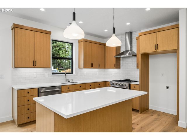 89 CHURCHVIEW Dr, Eugene, OR 97408