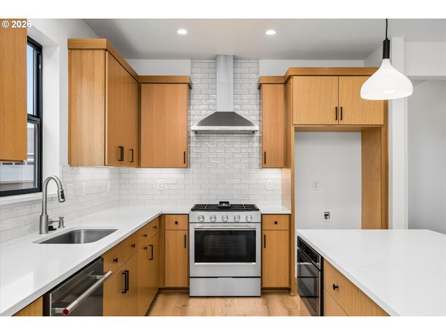 89 CHURCHVIEW Dr, Eugene, OR 97408
